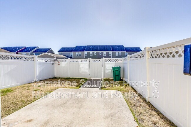 Photo - 304 Oldbury Ln