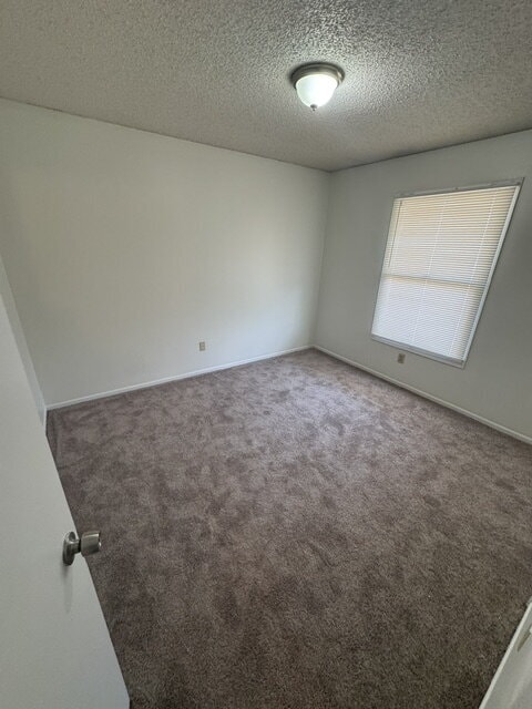 Photo - Come see this cozy 2 Bedroom, 1 Bathroom Upstairs Apartment! Unidad 3