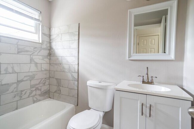 Photo - 331 Kendall Pl