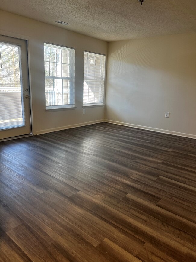 Photo - Lee Overlook Apartments