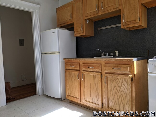 Building Photo - 1630 Commonwealth Ave Rental