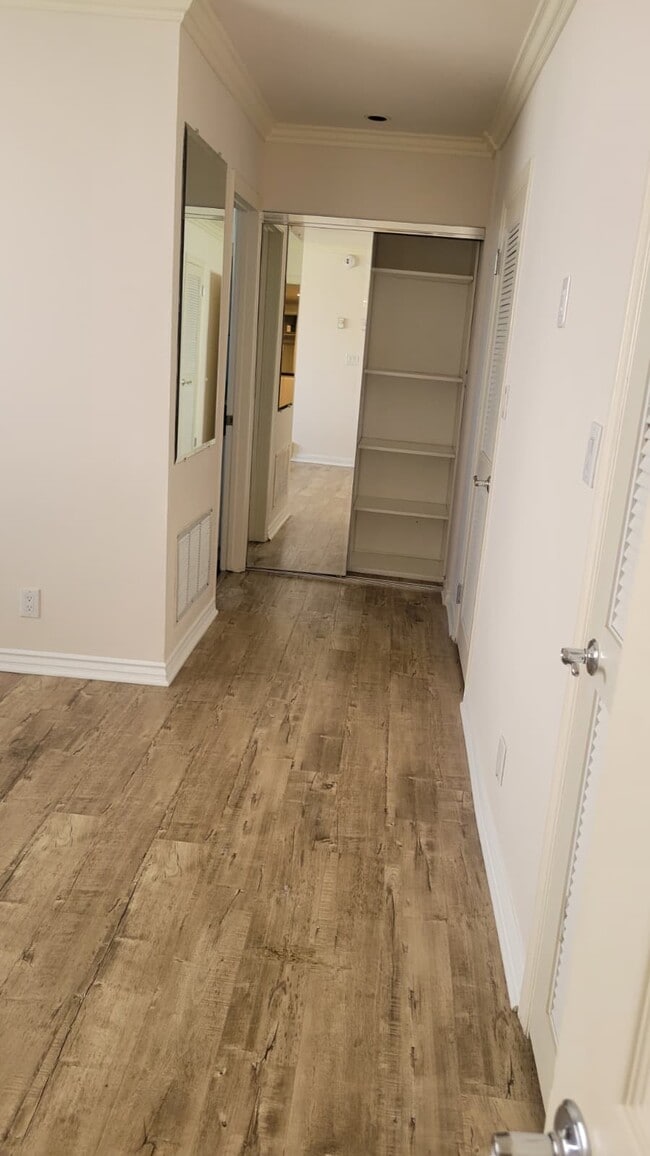 Photo - 4521 Colbath Ave Unidad 104