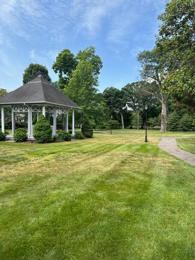 122 Woodside Green Rental House Rental in Stamford, CT