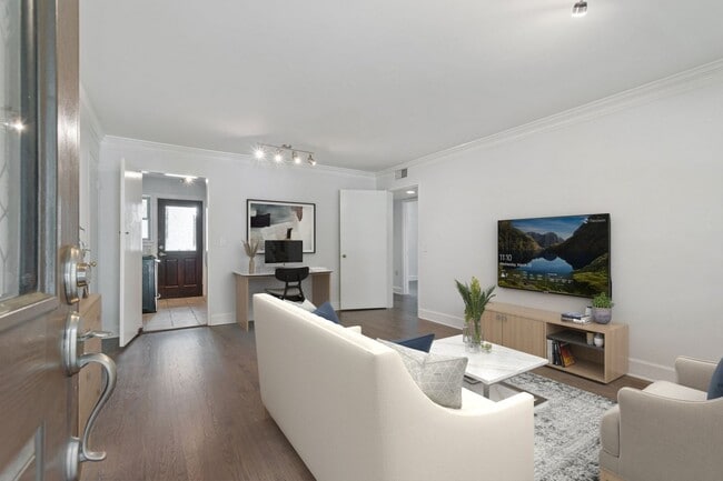 Photo - Chesterfield C-7 Unit Chesterfield C-7