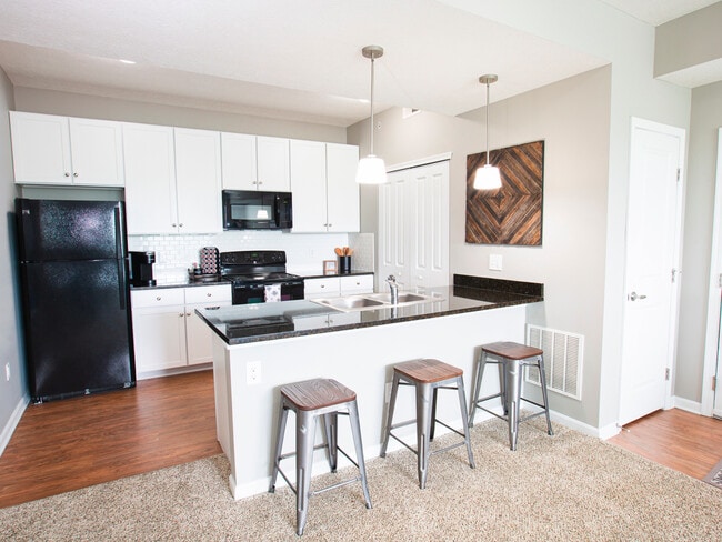 Two Bedroom Garden Kitchen - Scioto Ridge