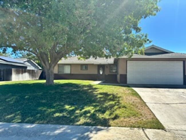 Photo - 808 Kelton St