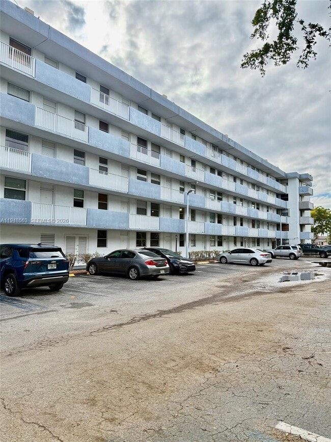 Building Photo - 1801 S Treasure Dr Unit 411