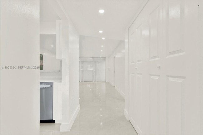 Photo - 8320 Sands Point Blvd Unidad M107