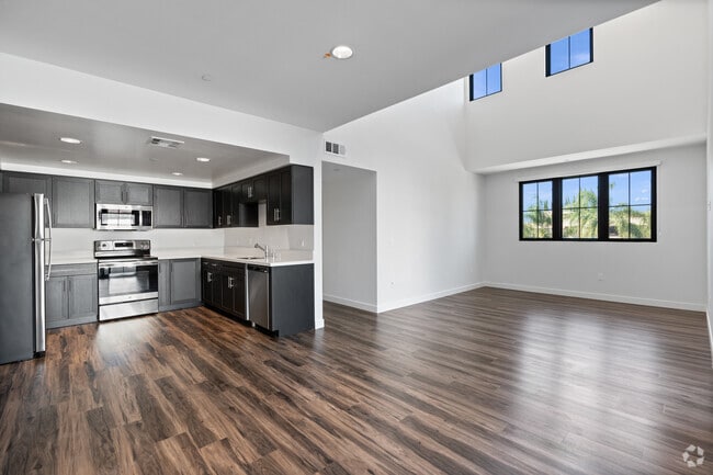 4BR, 4BA - 2,079SF