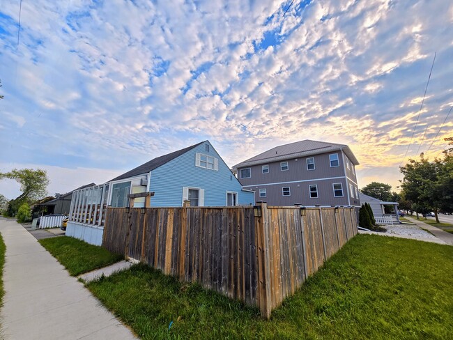 Photo - 4 Wavell Crt Unit 1-Bedroom