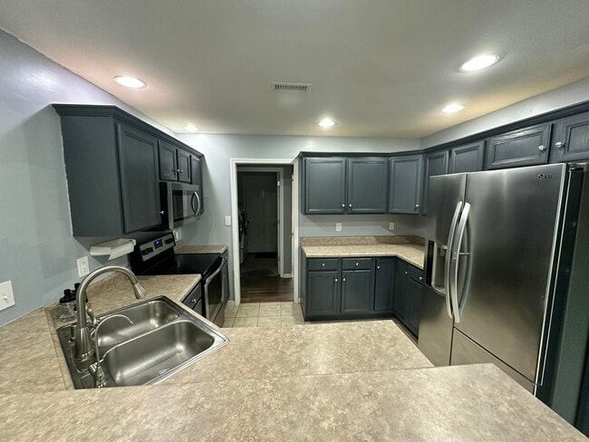 Photo - 305 Port Way