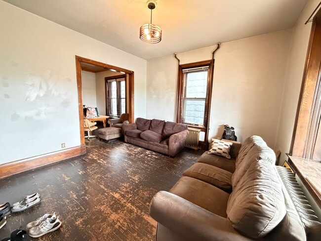 Photo - Large 3 Bedroom Open July 1st! Unidad 529 W 4th St - 1