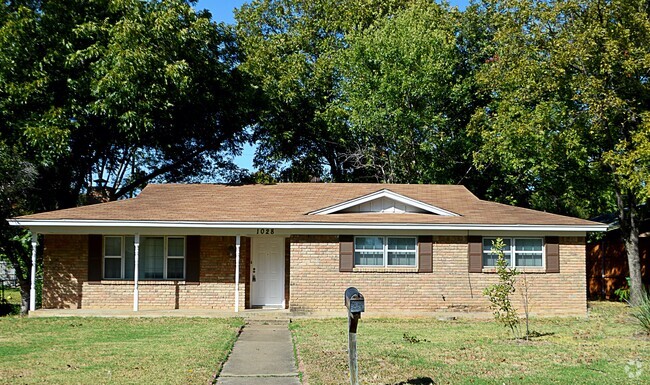 Building Photo - 1028 Black St Rental