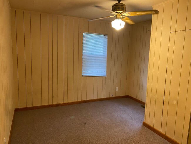 Photo - come look at this 3 bedroom 1 bathroom home