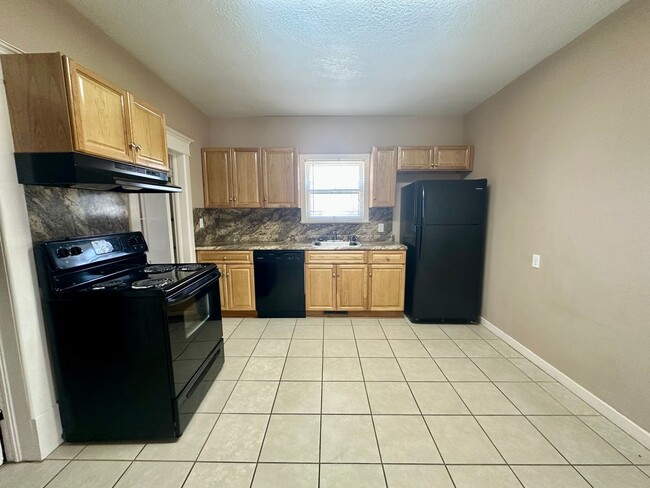 Photo - Peteyboy Properties LLC-437 W Jackson A &amp; B Unit A