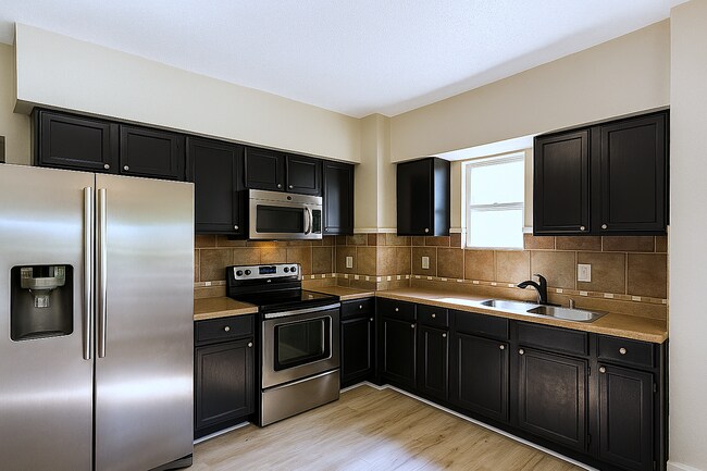 Photo - 321 Harlan St