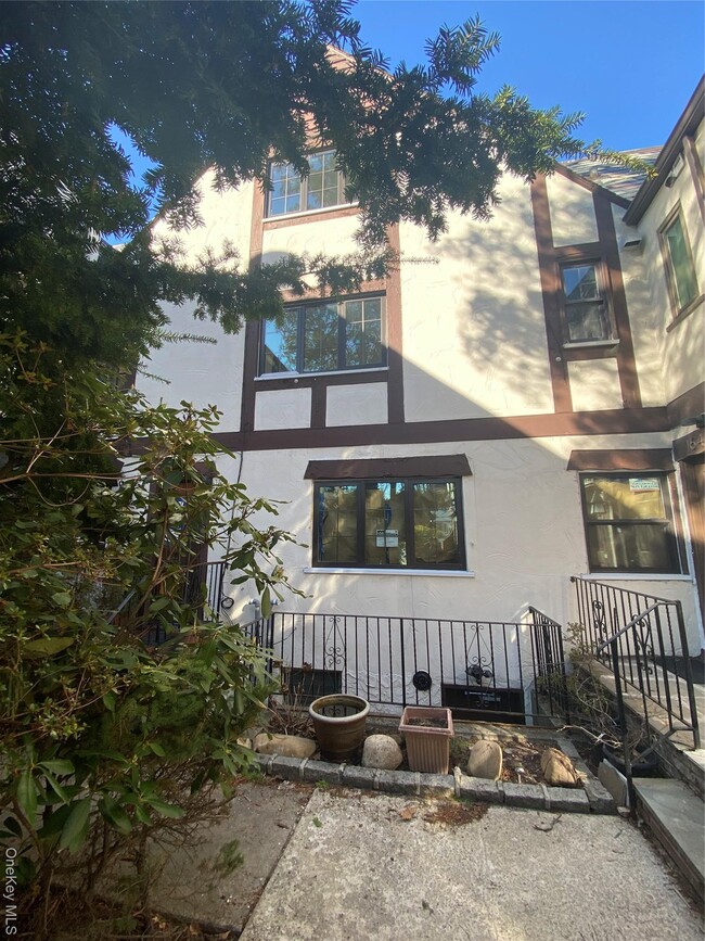 Building Photo - 16403 32nd Ave