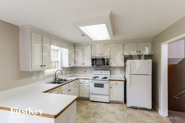 Photo - 305 Carly Ct