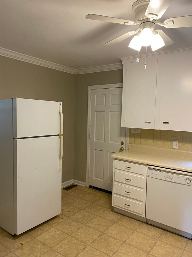 Photo - 1562 Mitchell Ave