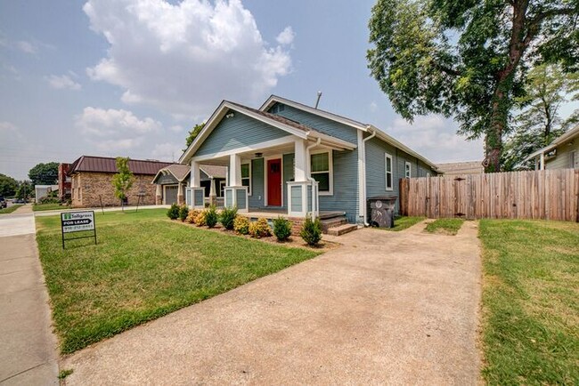 Photo - Clean, Crisp, Open Concept 3/2 Near TU