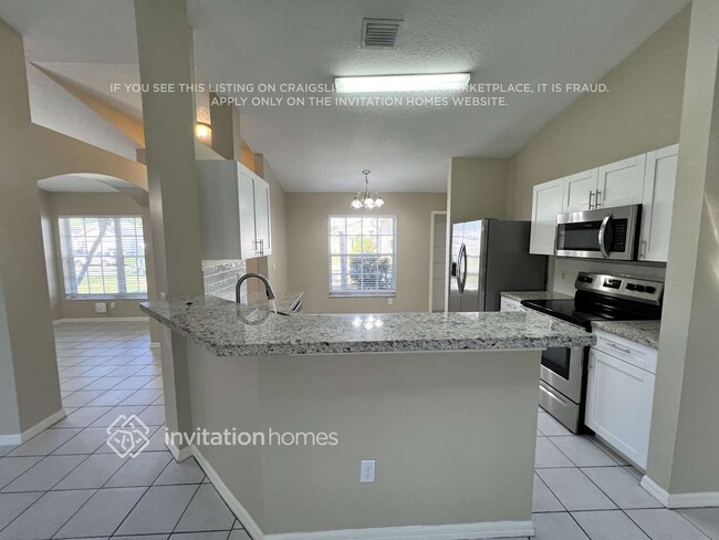 Photo - 2465 SW Lafayette St