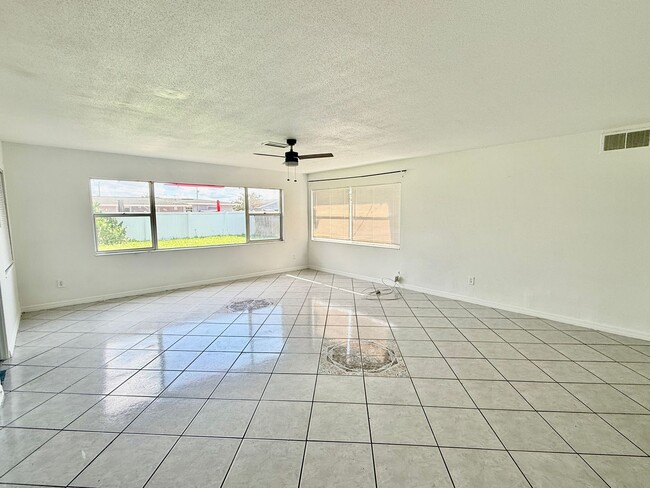Photo - SKY LAKE 3 Bed / 2 Bath