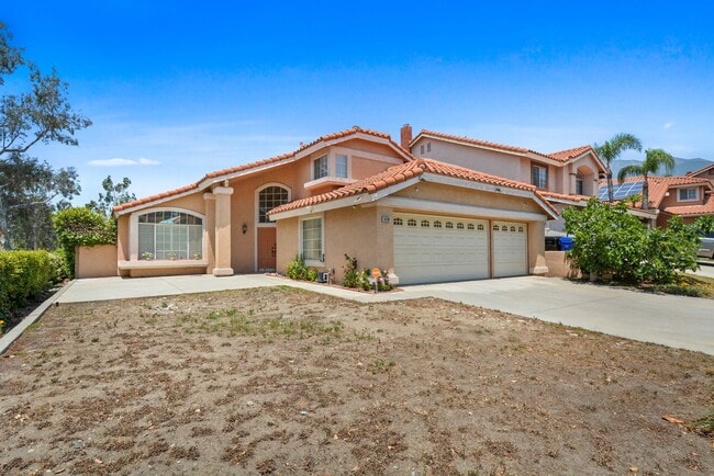 Building Photo - Stunning 4BR/3BA in Central Park Featuring Main-Level Bedroom & Bath!