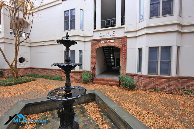 Photo - 256 E Davie St Townhome