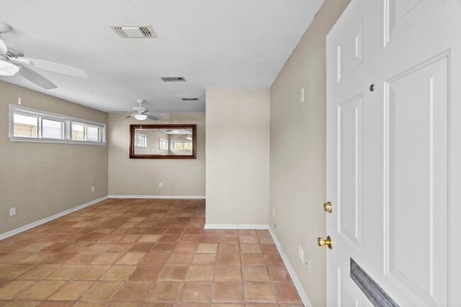 Photo - 13 Lyncrest Dr