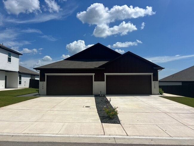 Photo - Beautiful Duplex Available In Emma Park!