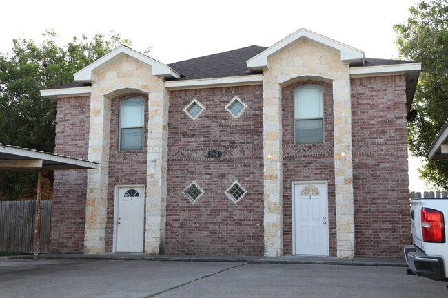 Building Photo - 502 Rock Cir Unit 2