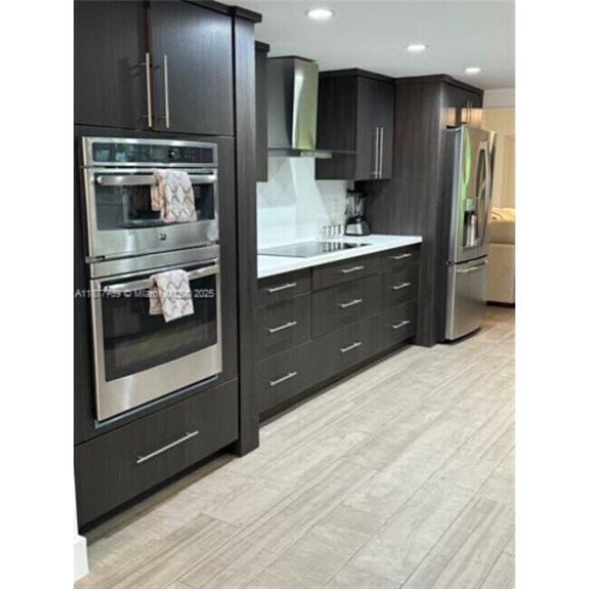 Photo - 3231 Salzedo St