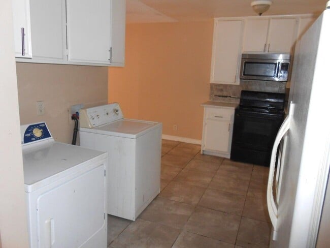 Photo - Spacious 2 story Townhouse with Community Pool