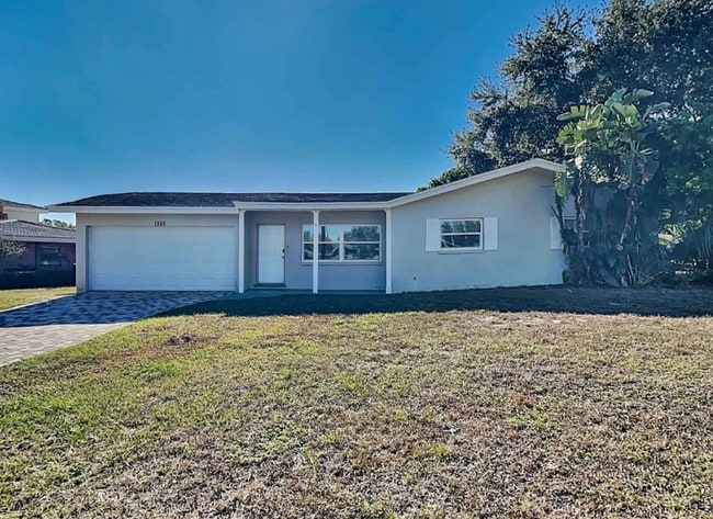 Building Photo - 1265 Stratford Dr