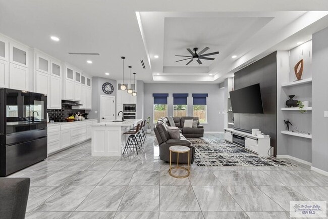 Photo - 29 N Queen Palm