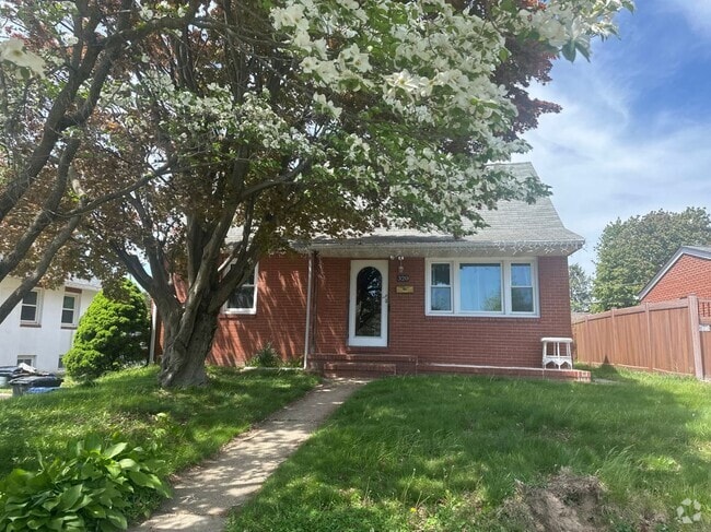 Building Photo - 320 Barclay Ave Rental
