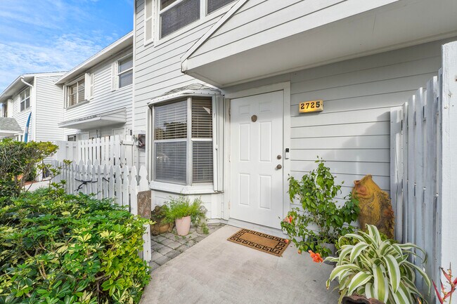 Photo - 2725 NE 15th St