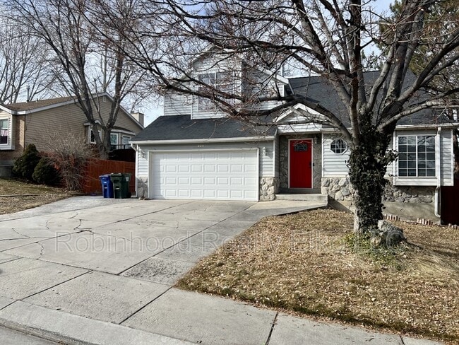 Photo - 2211 Sierra Dr