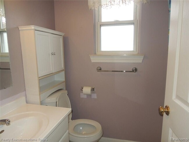 Photo - 2622 Maple St