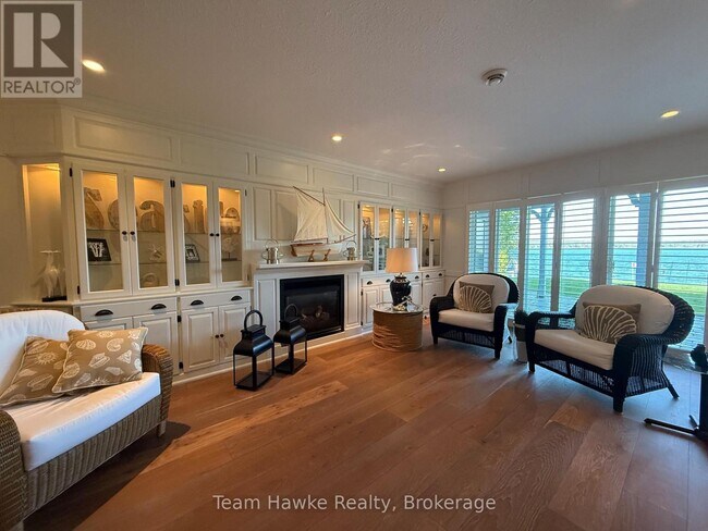 Photo - 192 Gilwood Park Dr