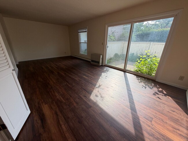 Photo - 2BD/1.5BA Beautiful Townhome - Right Near Oakledge Park!
