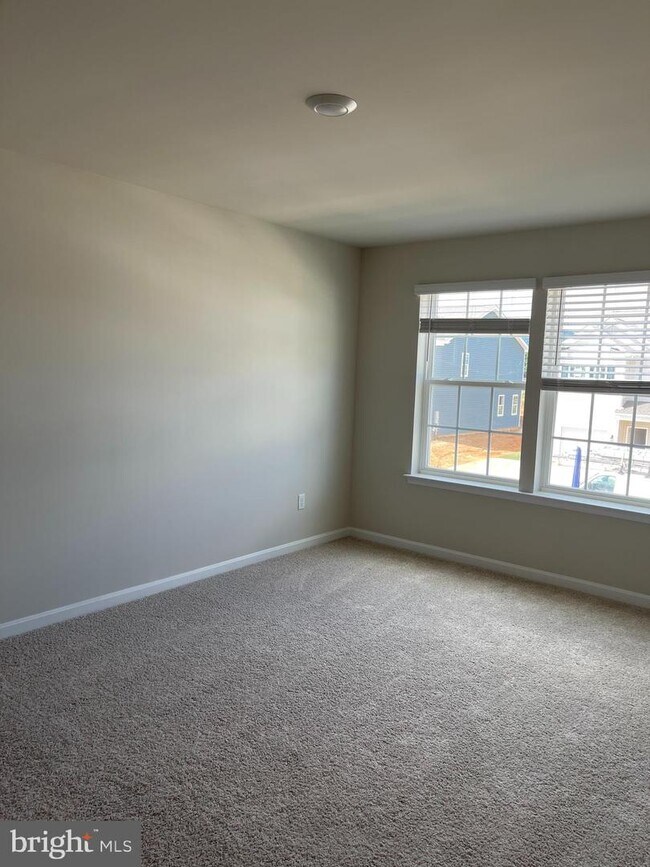 Photo - 176 College Dr