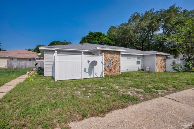 Photo - 1555 Green Briar Pkwy House
