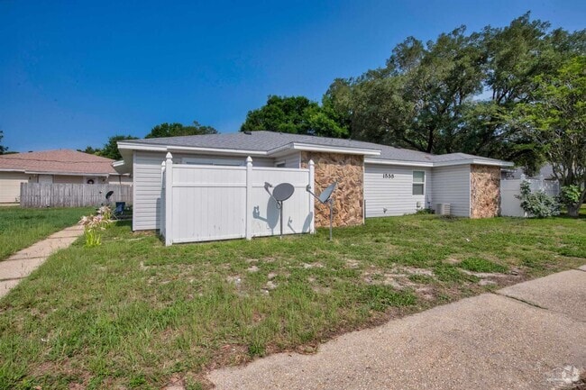 Building Photo - 1555 Green Briar Pkwy Rental