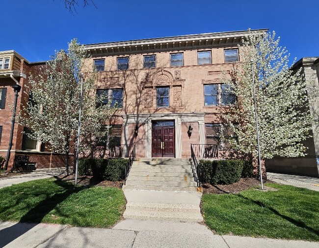 Building Photo - 1437 N Prospect Ave Unit 300