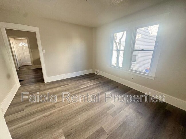 Photo - 706 Buck St