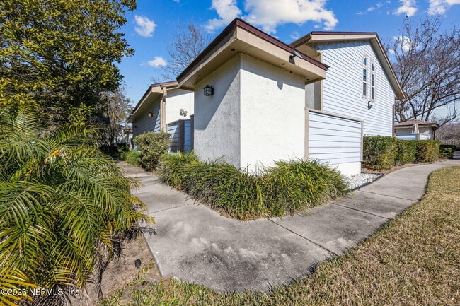 Building Photo - 1604 Challenger Ct W Unit 1604