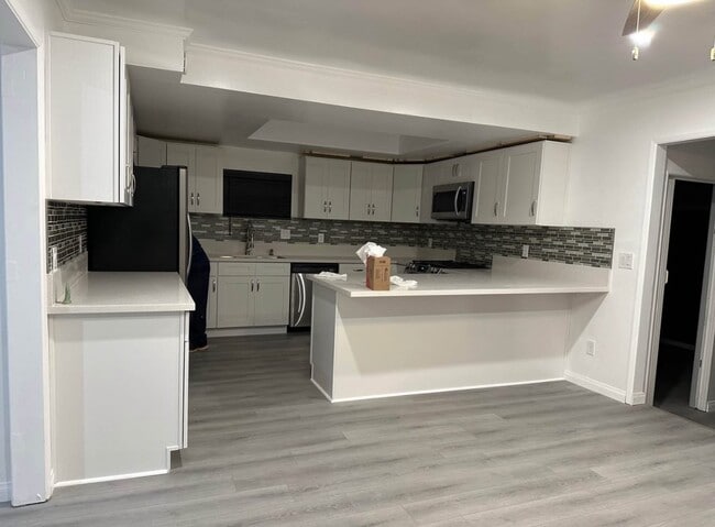 Building Photo - 576 13th St Rental