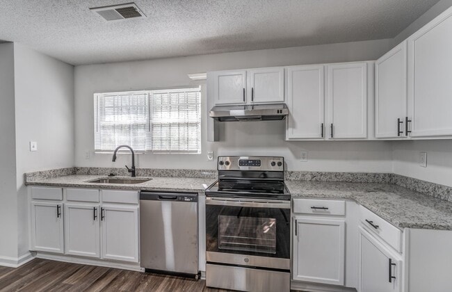 Photo - 2551 Parkview Dr