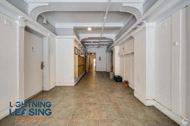 Building Photo - 1420 Flower St Unit 2D Rental